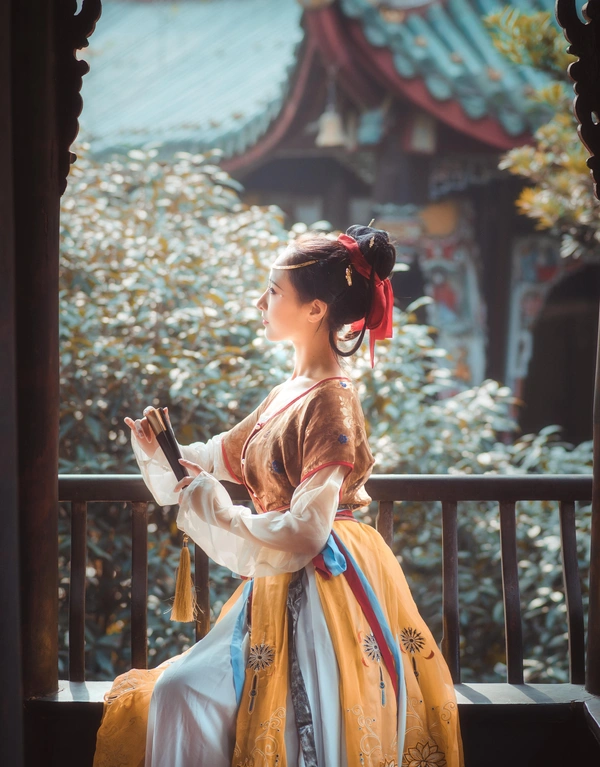 汉服写真头上金爵钗 - 拿相机的执义